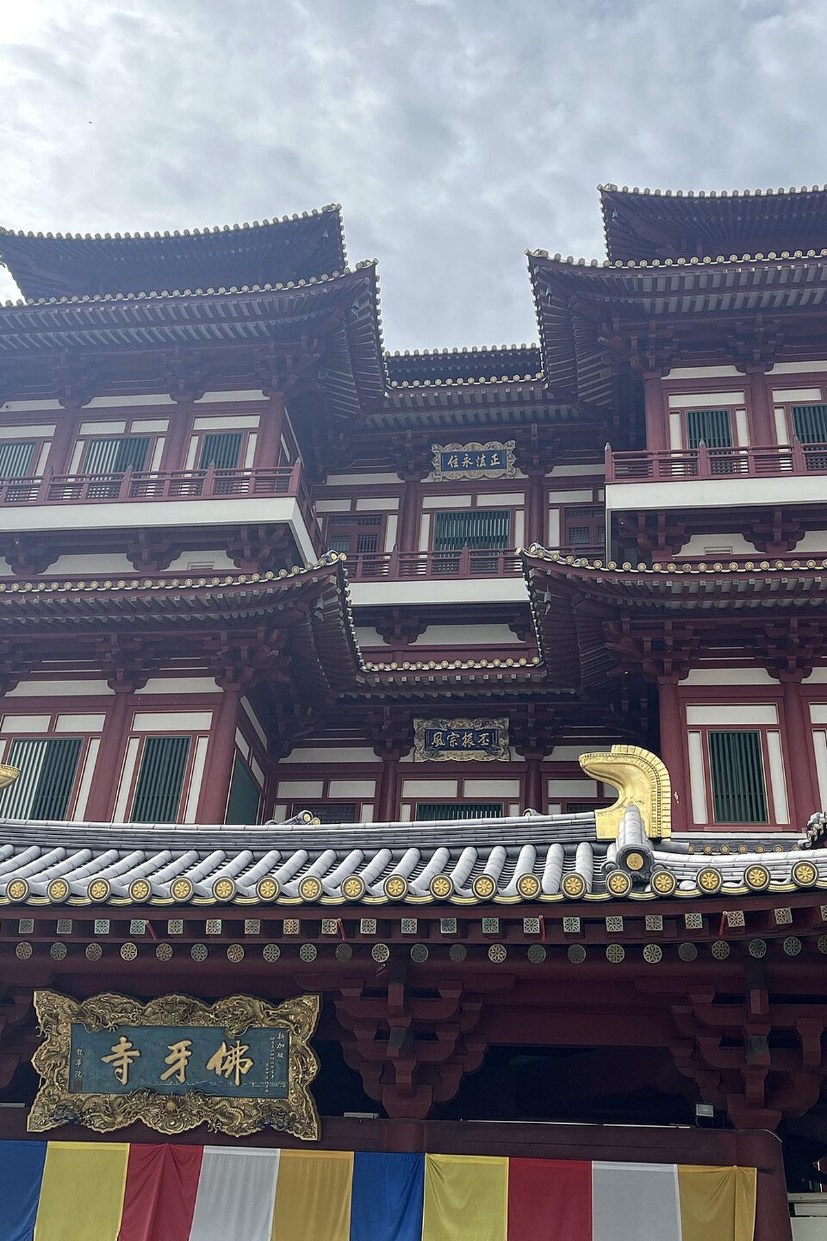 Buddha Tooth Relic Temple and Museum: A Sacred Sanctuary