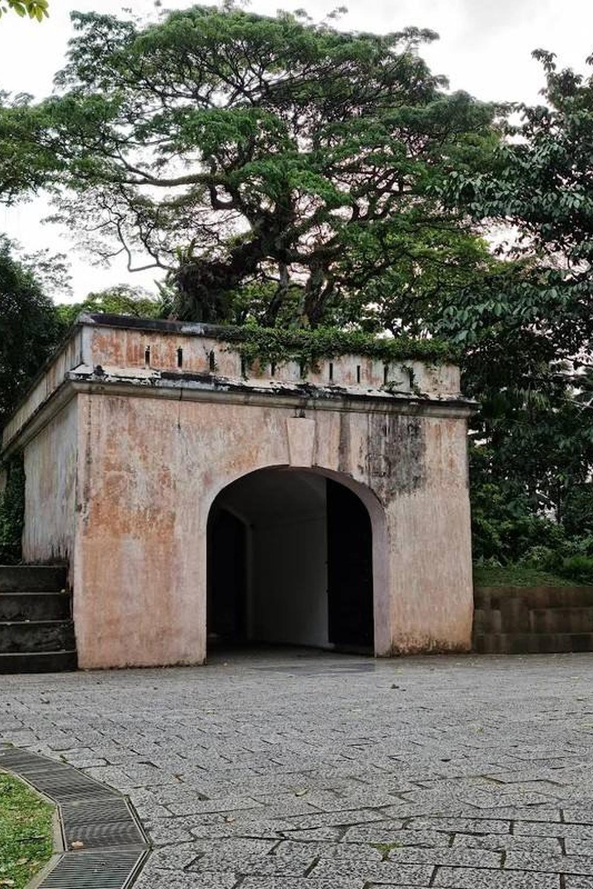 Fort Canning Park: Historic Hilltop and Green Oasis