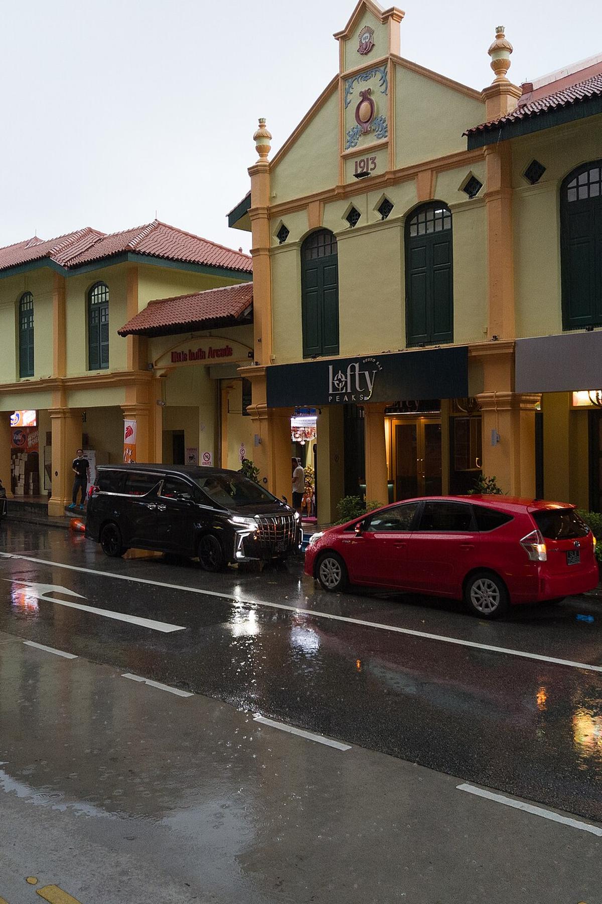 Little India Arcade: Souvenirs & Traditional Crafts