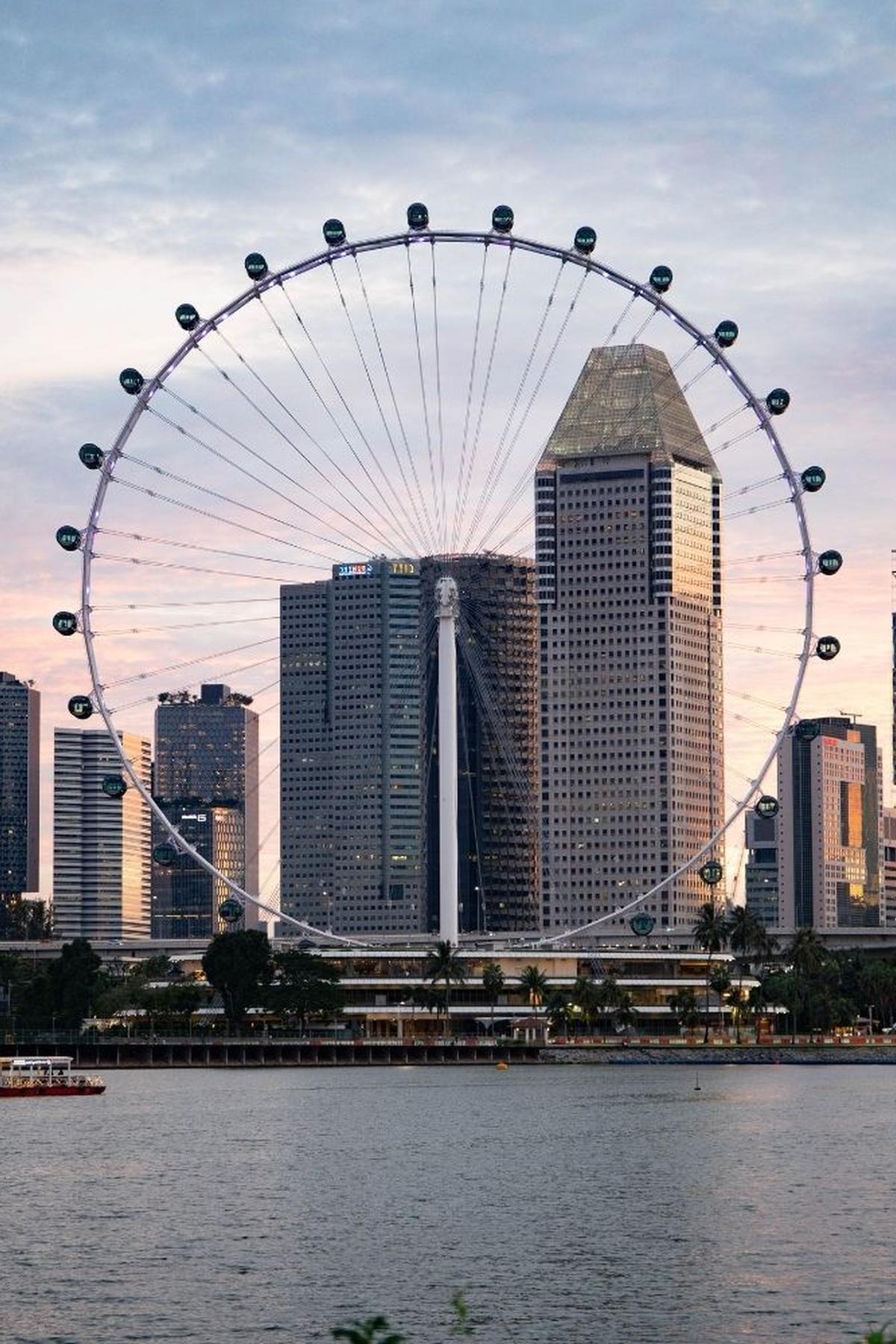 Singapore Flyer: Ride the Giant Observation Wheel